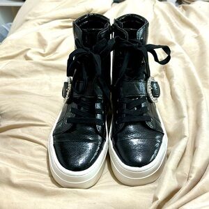 GIANNI BINI Kophie Patent Crinkle Rhinestone Buckle High Top Sneakers Size 7.5